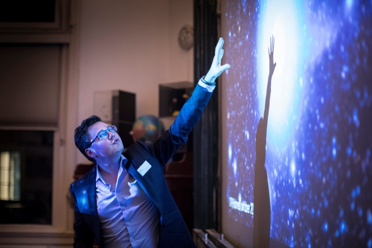 Cursus sterrenkunde in de historische collegezaal van Sonnenborgh