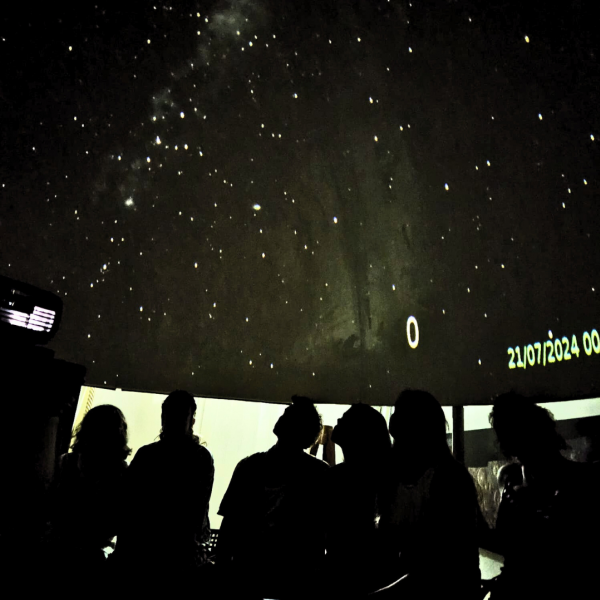 Sterrenkijken in planetarium